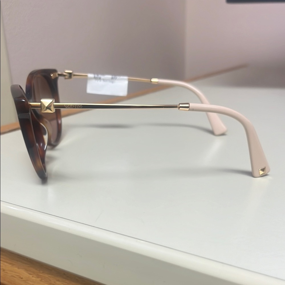 NEW Valentino Garavani Rockstud sunglasses Brand new with tags - Picture 2 of 7